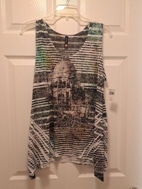 WDW EPCOT/ITALY Sleeveless Striped Graphic Tank Top in Black and White